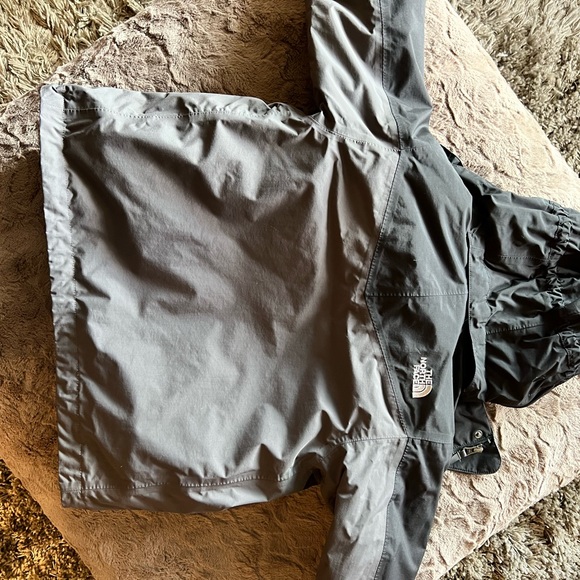 BOYS’ NORTH FACE 2 in 1 JACKET, SIZE 6 - Picture 3 of 11